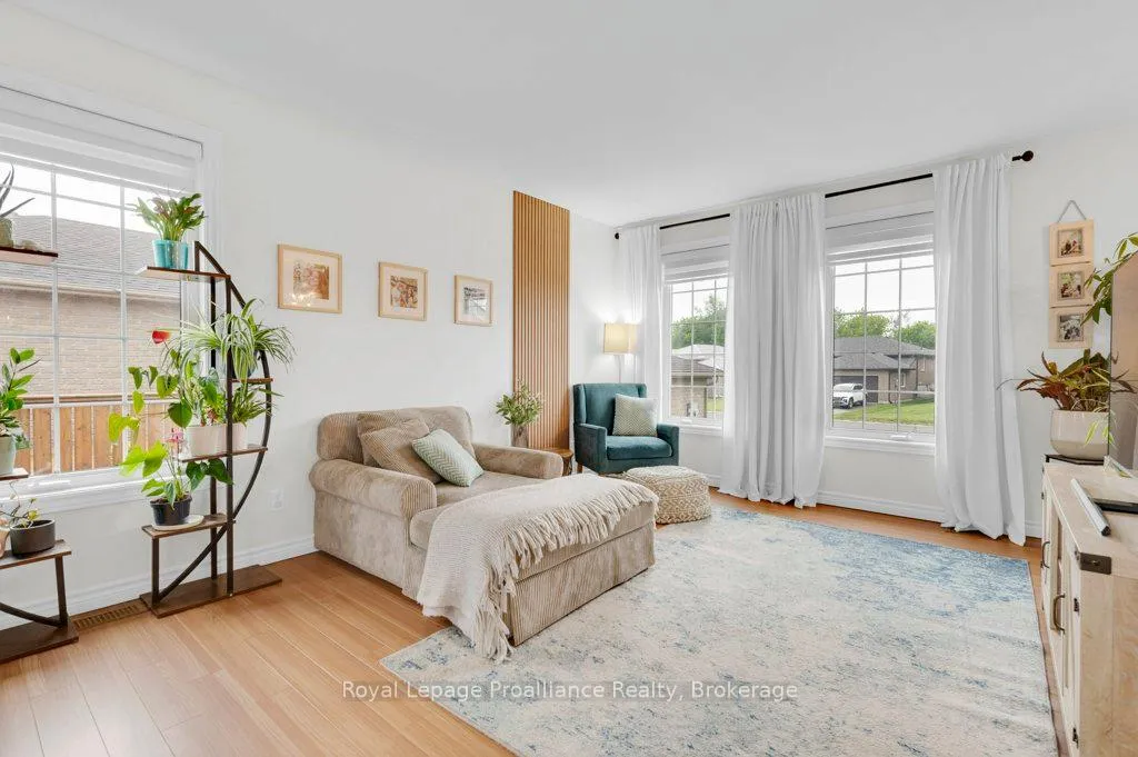 Photo 8 of 35 Ridgeview Lane, Quinte West, Sidney Ward — HOMEH