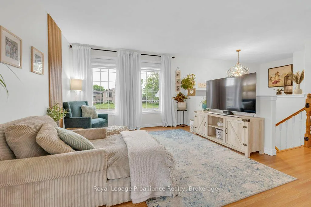 Photo 9 of 35 Ridgeview Lane, Quinte West, Sidney Ward — HOMEH