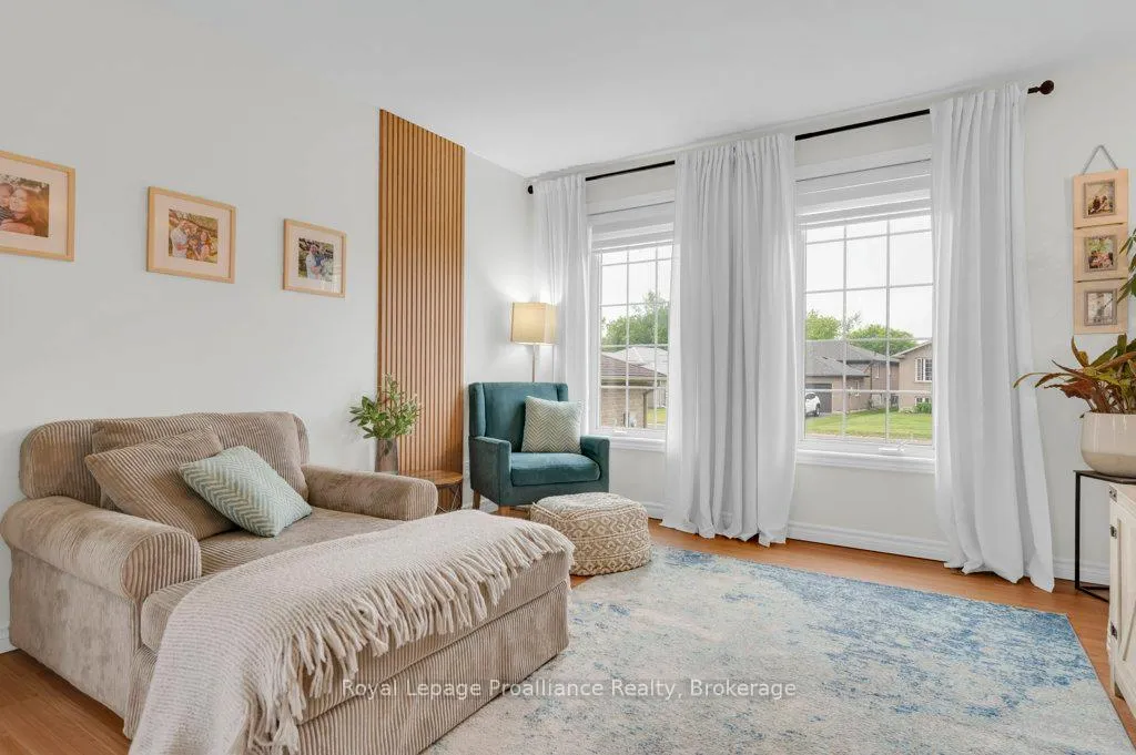 Photo 10 of 35 Ridgeview Lane, Quinte West, Sidney Ward — HOMEH