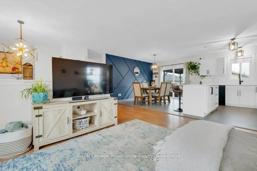 Photo 11 of 35 Ridgeview Lane, Quinte West, Sidney Ward — HOMEH