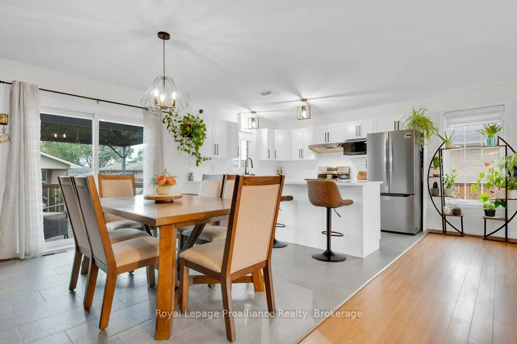 Photo 12 of 35 Ridgeview Lane, Quinte West, Sidney Ward — HOMEH