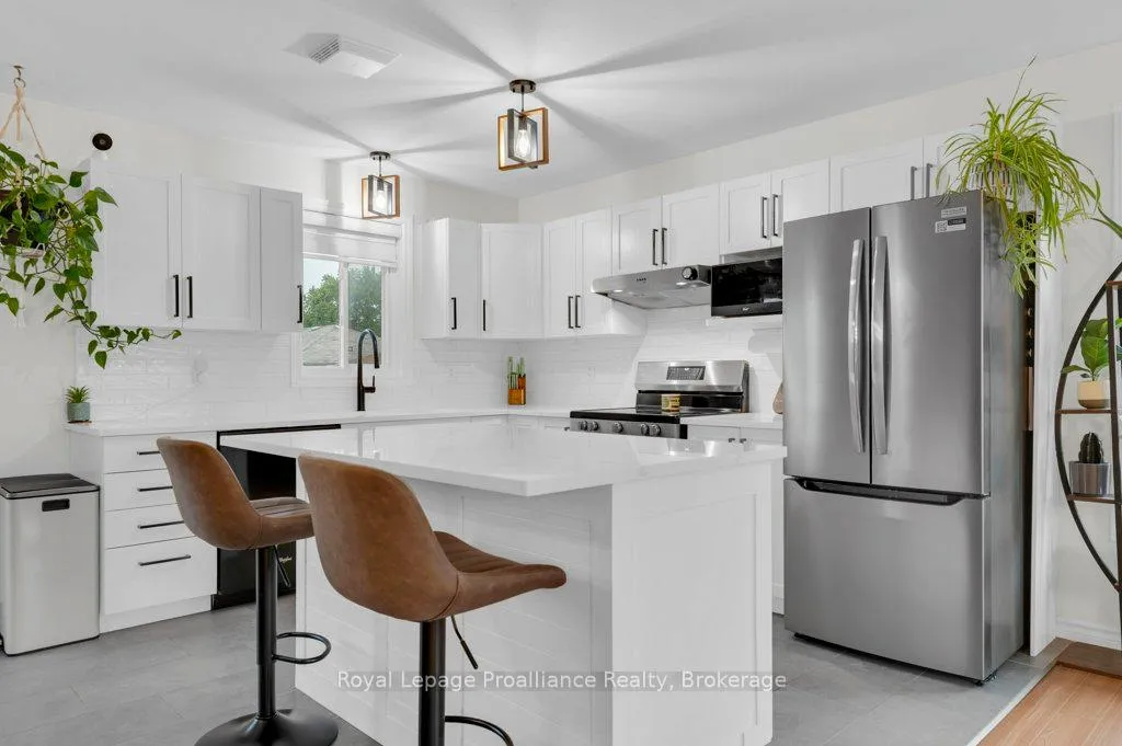 Photo 14 of 35 Ridgeview Lane, Quinte West, Sidney Ward — HOMEH