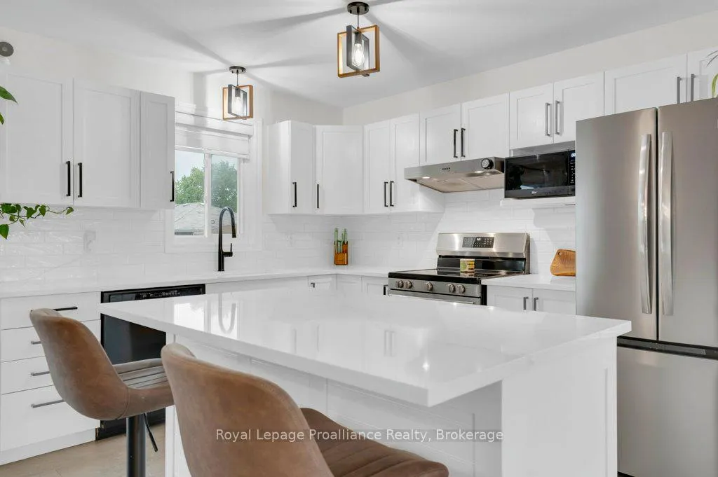 Photo 15 of 35 Ridgeview Lane, Quinte West, Sidney Ward — HOMEH