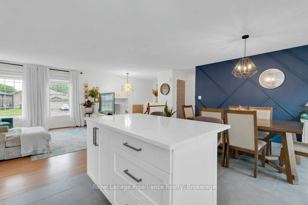 Photo 18 of 35 Ridgeview Lane, Quinte West, Sidney Ward — HOMEH