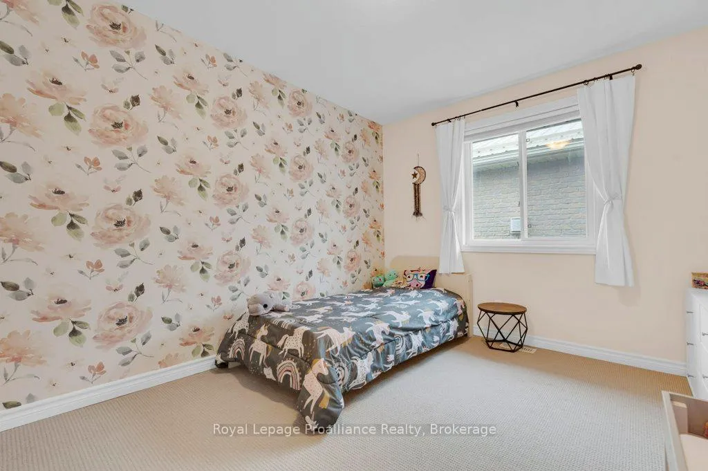 Photo 19 of 35 Ridgeview Lane, Quinte West, Sidney Ward — HOMEH