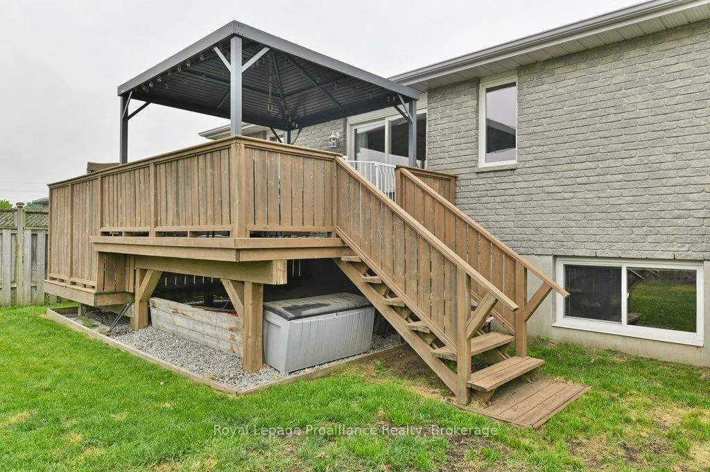 Photo 32 of 35 Ridgeview Lane, Quinte West, Sidney Ward — HOMEH