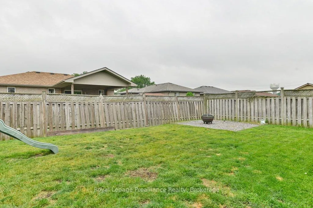 Photo 33 of 35 Ridgeview Lane, Quinte West, Sidney Ward — HOMEH