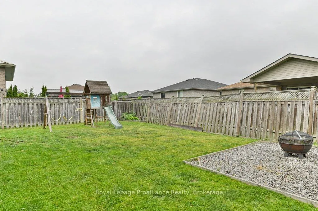 Photo 38 of 35 Ridgeview Lane, Quinte West, Sidney Ward — HOMEH