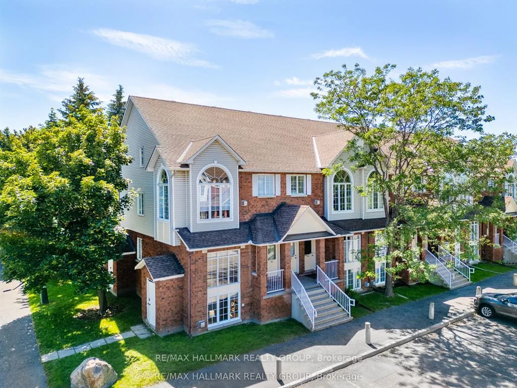 Photo 3 of 82 Briston Private, Ottawa, Hunt Club Park — HOMEH