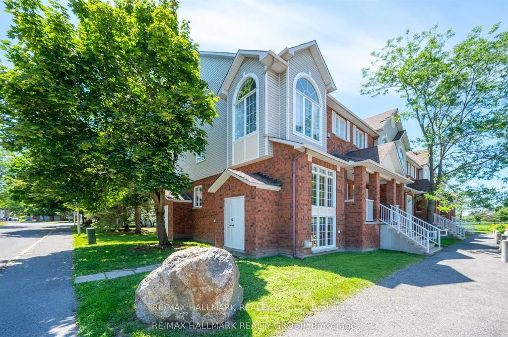 Photo 4 of 82 Briston Private, Ottawa, Hunt Club Park — HOMEH