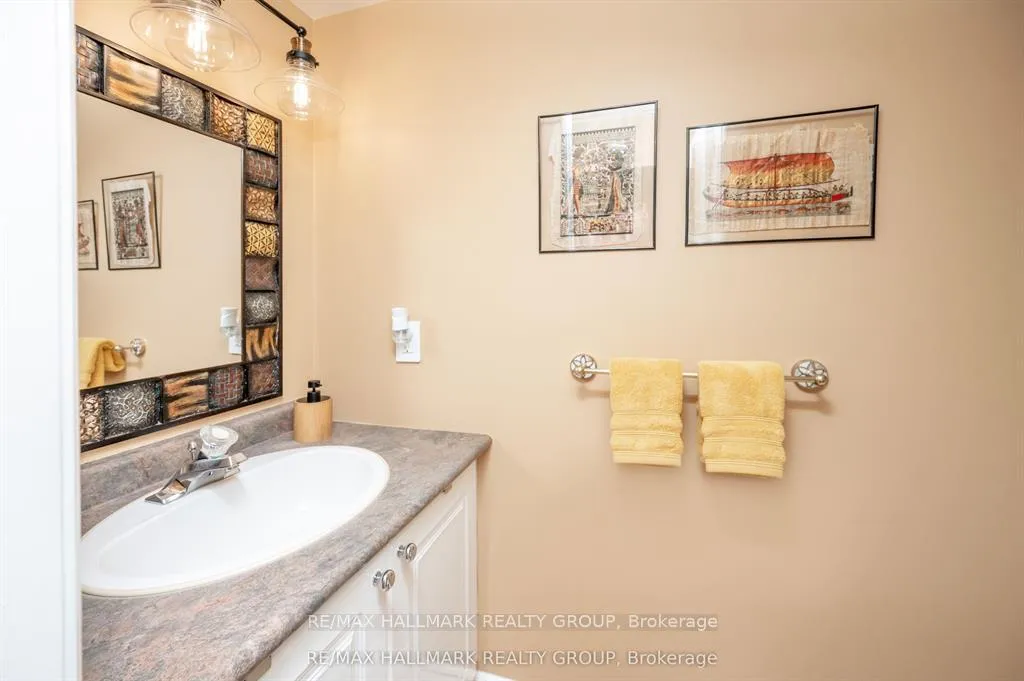 Photo 17 of 82 Briston Private, Ottawa, Hunt Club Park — HOMEH