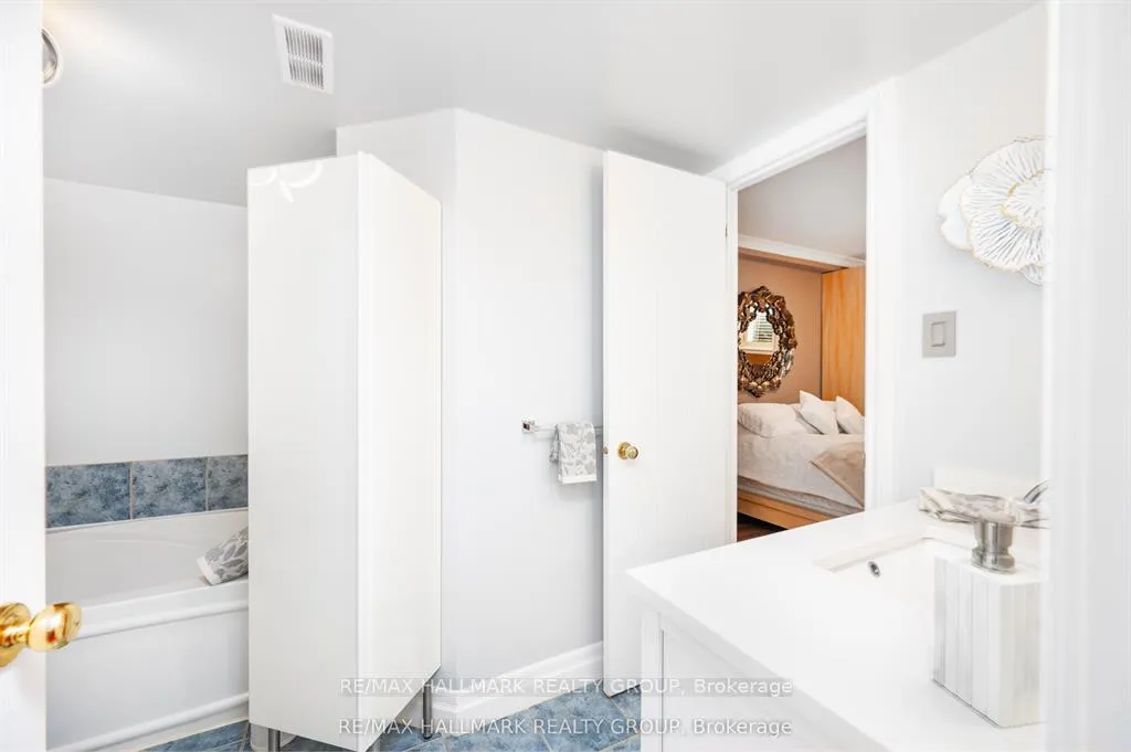Photo 31 of 82 Briston Private, Ottawa, Hunt Club Park — HOMEH