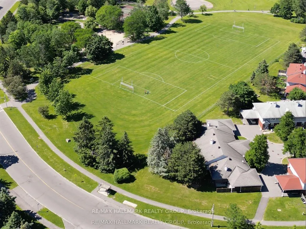Photo 36 of 82 Briston Private, Ottawa, Hunt Club Park — HOMEH