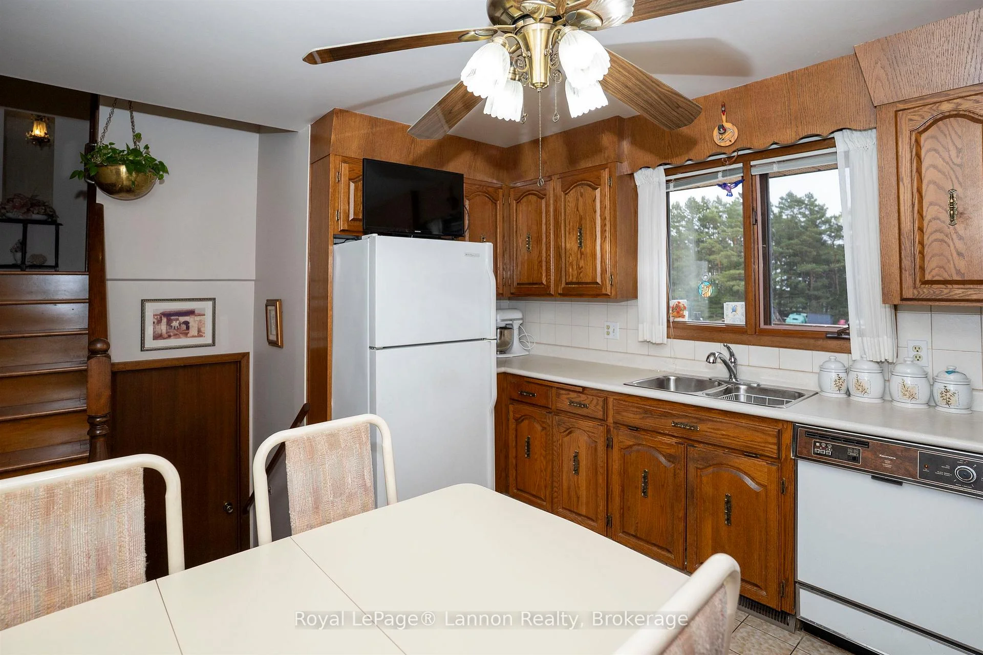 Photo 8 of 149 Masters Street, Thunder Bay, John Street North — HOMEH