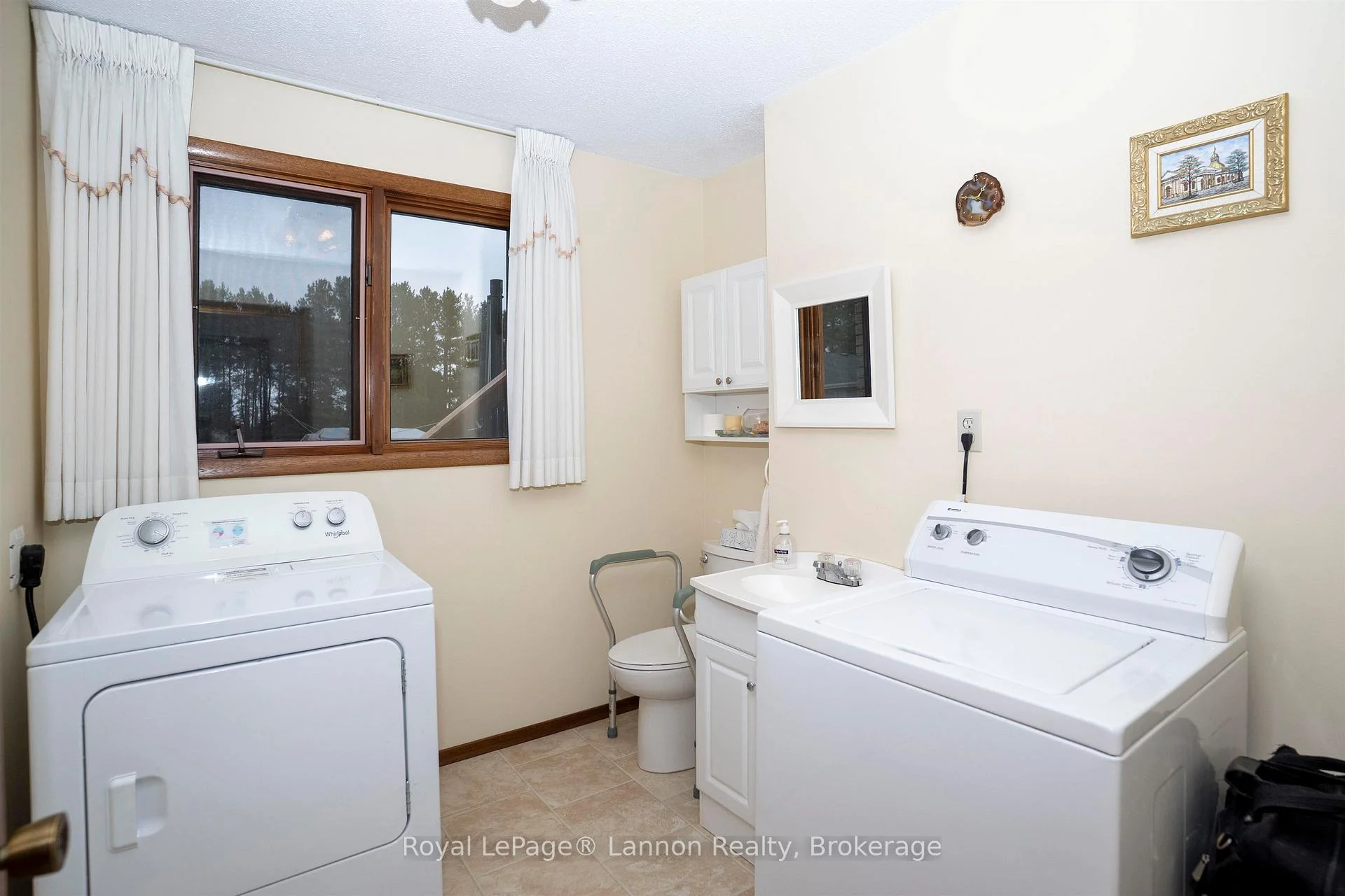 Photo 9 of 149 Masters Street, Thunder Bay, John Street North — HOMEH