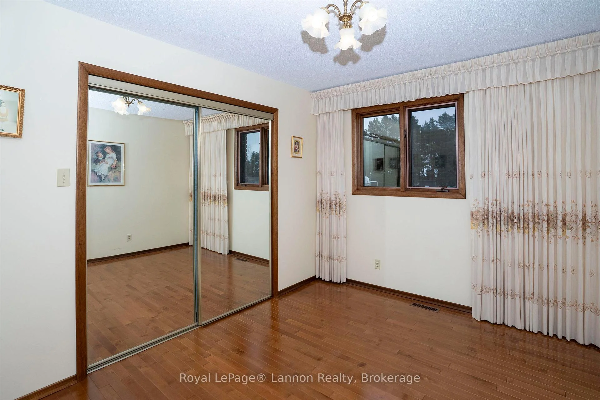 Photo 10 of 149 Masters Street, Thunder Bay, John Street North — HOMEH