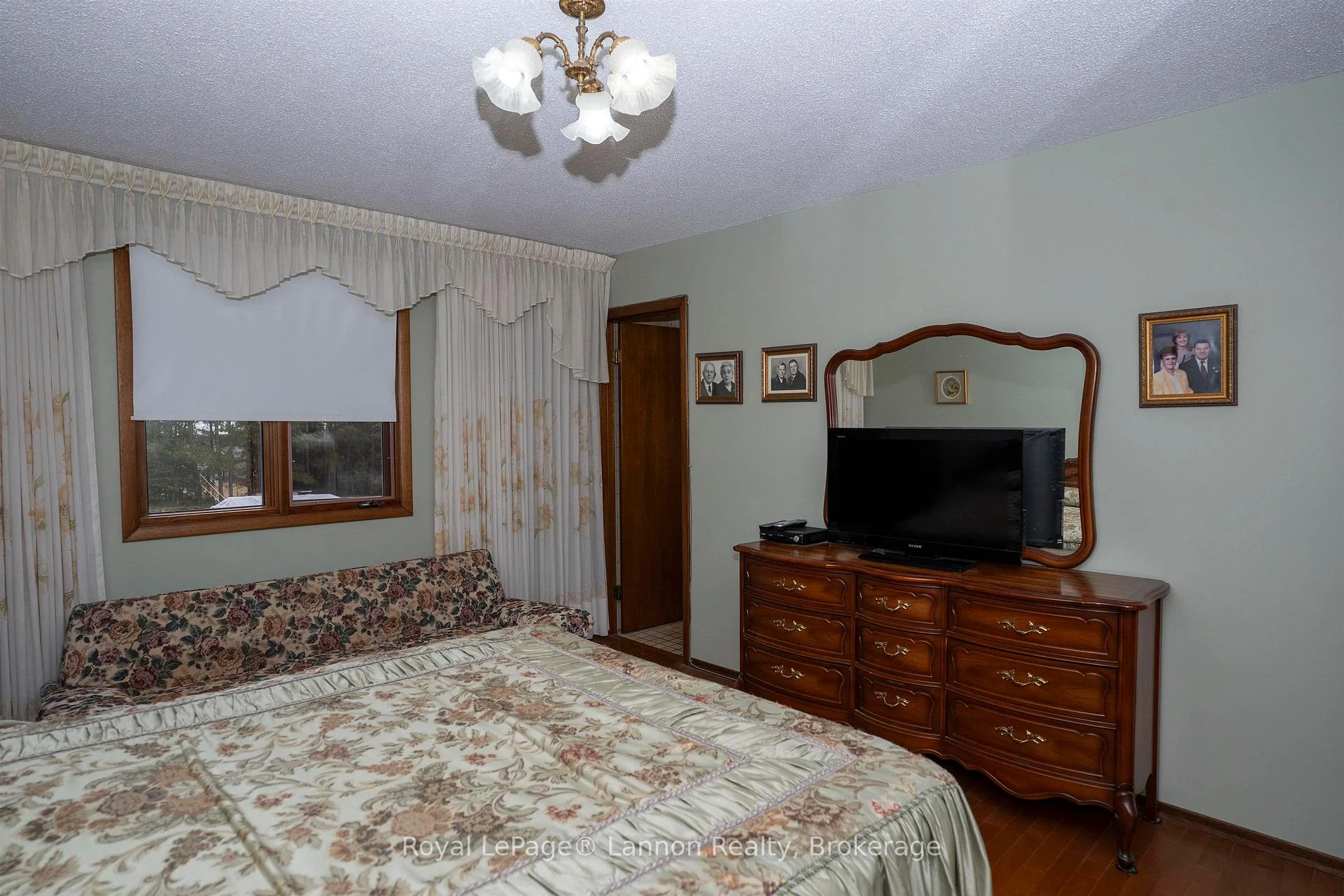 Photo 13 of 149 Masters Street, Thunder Bay, John Street North — HOMEH