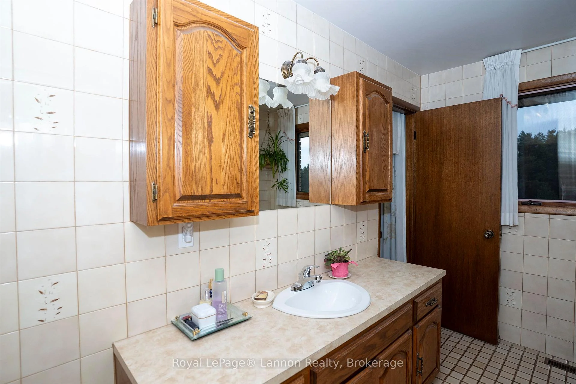 Photo 15 of 149 Masters Street, Thunder Bay, John Street North — HOMEH