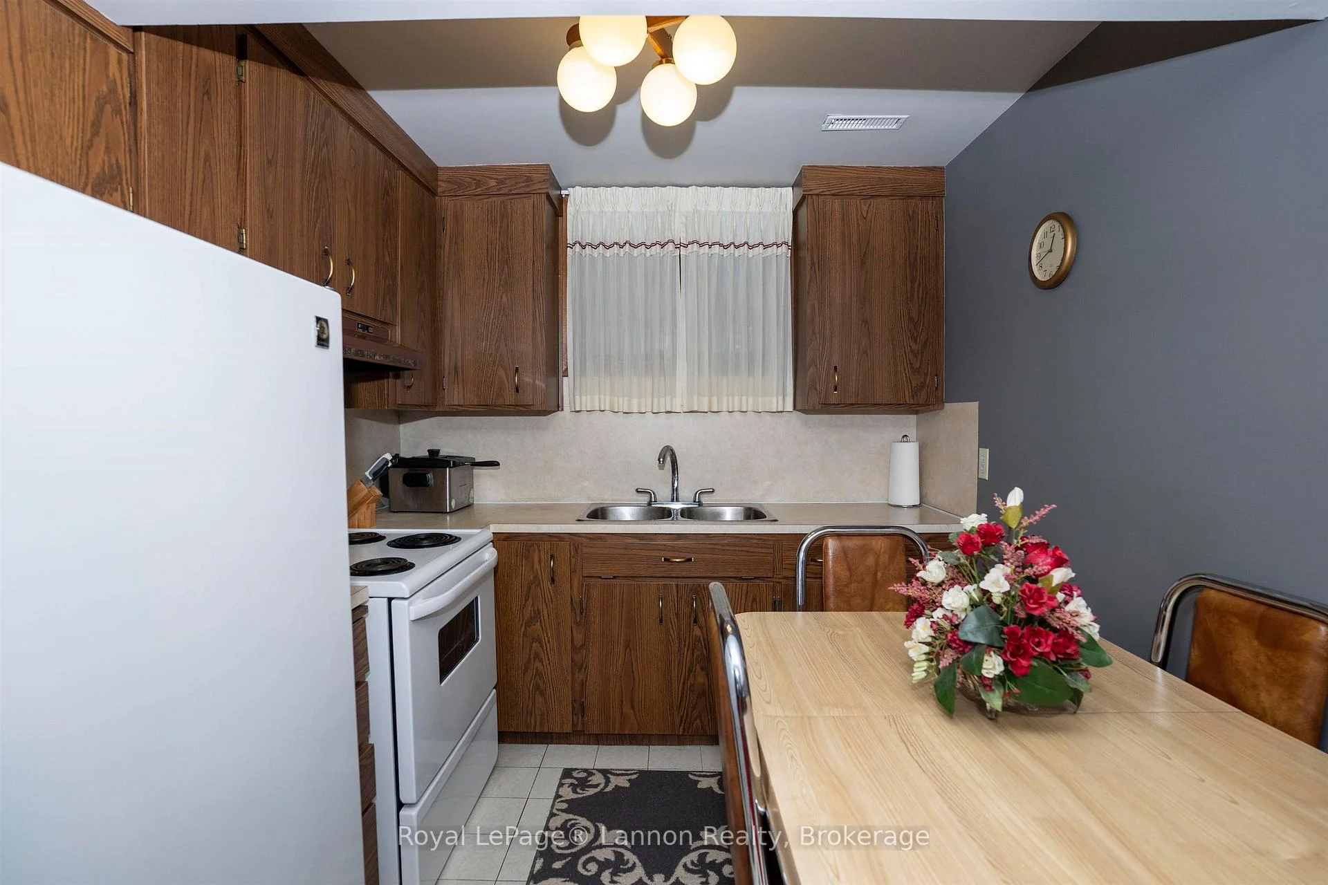 Photo 20 of 149 Masters Street, Thunder Bay, John Street North — HOMEH