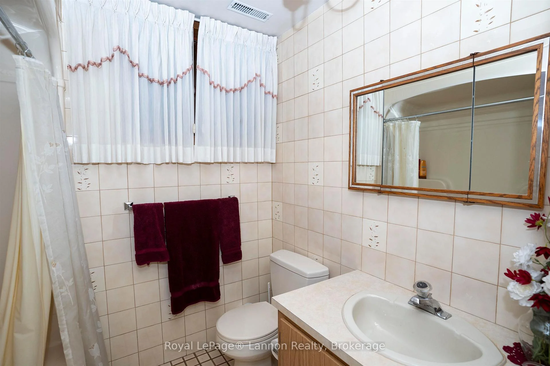 Photo 21 of 149 Masters Street, Thunder Bay, John Street North — HOMEH