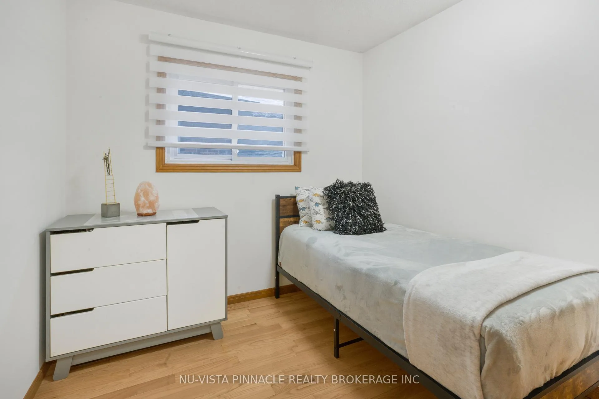 Photo 13 of 44 Golfdale Crescent, London, South Q — HOMEH