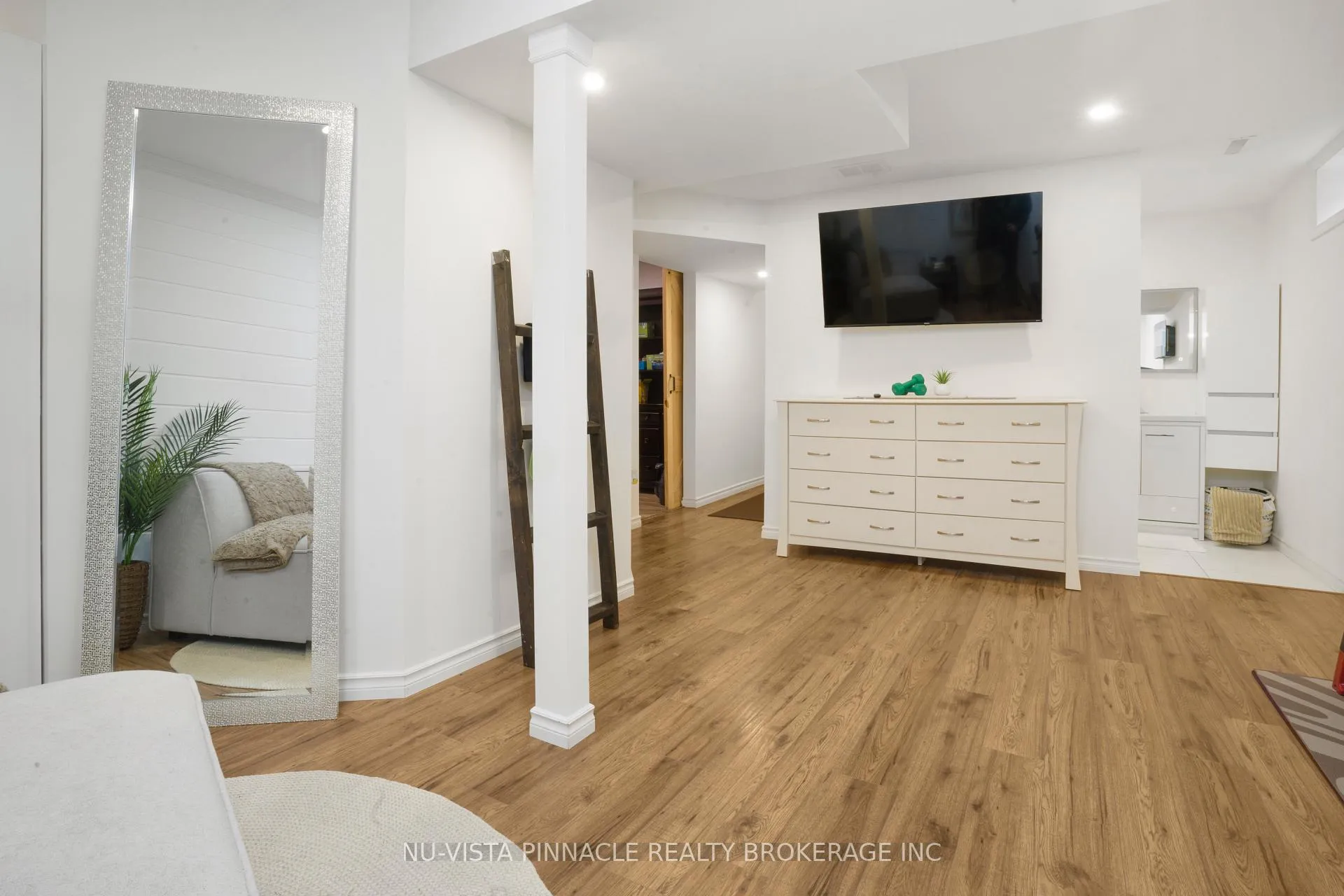 Photo 26 of 44 Golfdale Crescent, London, South Q — HOMEH