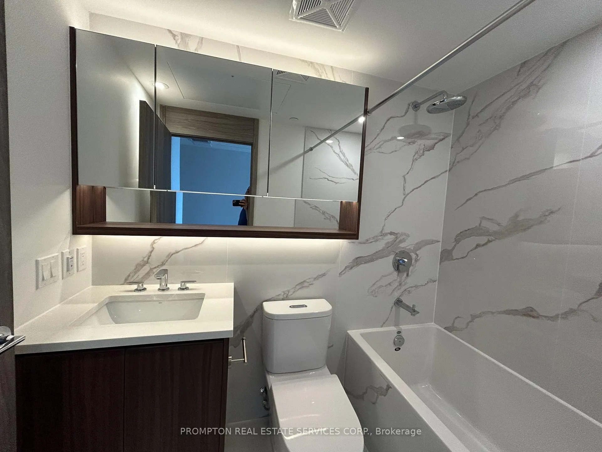 Photo 8 of Unit 1102, 18 Esther Shiner Boulevard, North York, Bayview Village — HOMEH