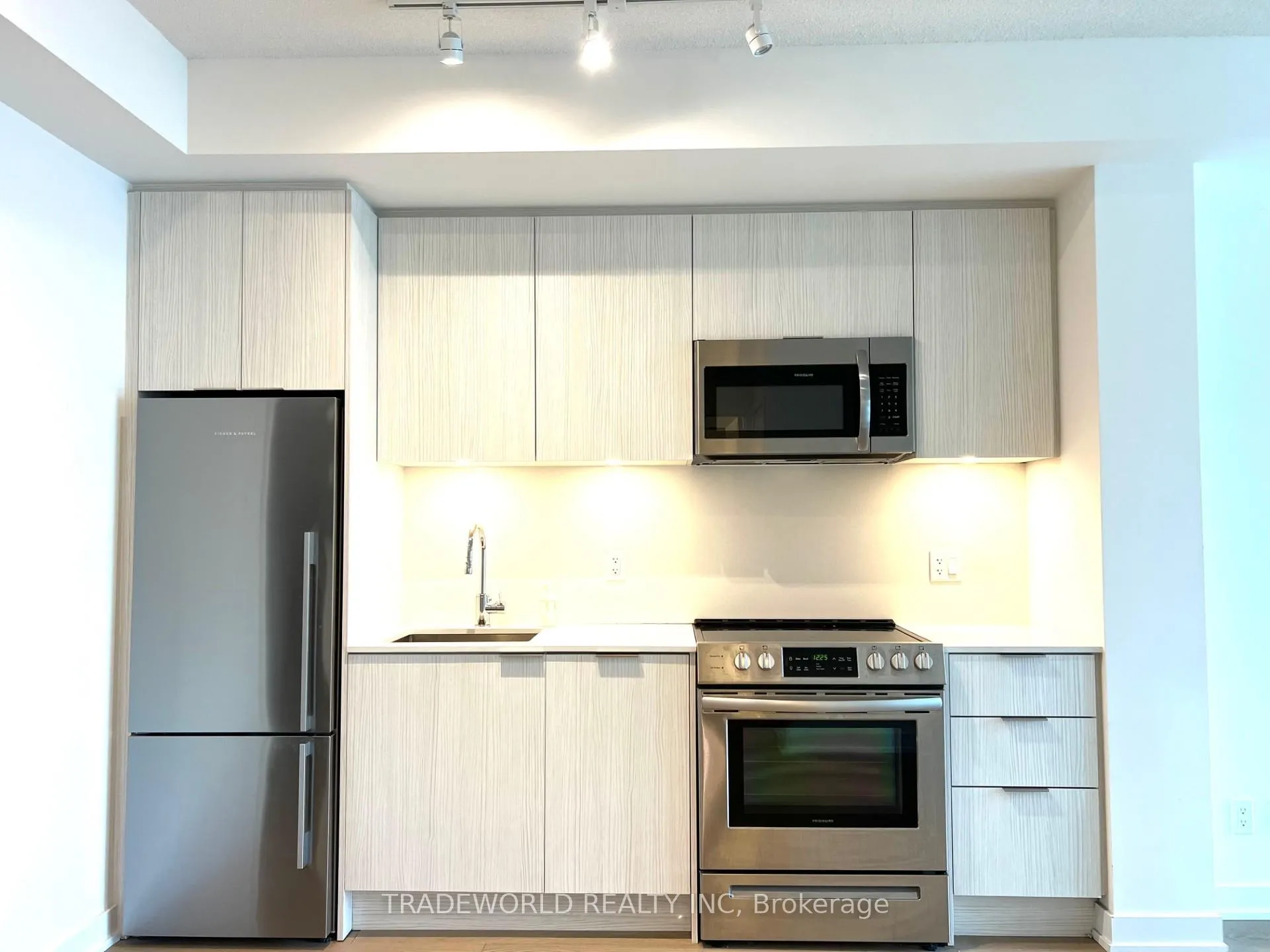 Photo 4 of Unit 2307, 25 Richmond Street E, Toronto, Church-Yonge Corridor — HOMEH