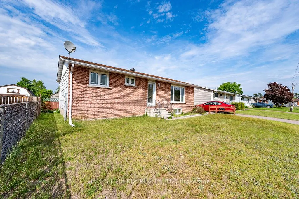 Photo 2 of 72 Herman Street, Petawawa — HOMEH