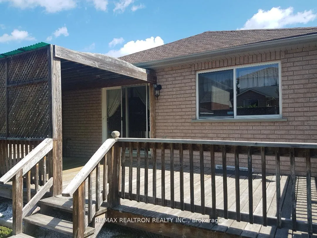 Photo 12 of 36 Julia Crescent, Orillia — HOMEH