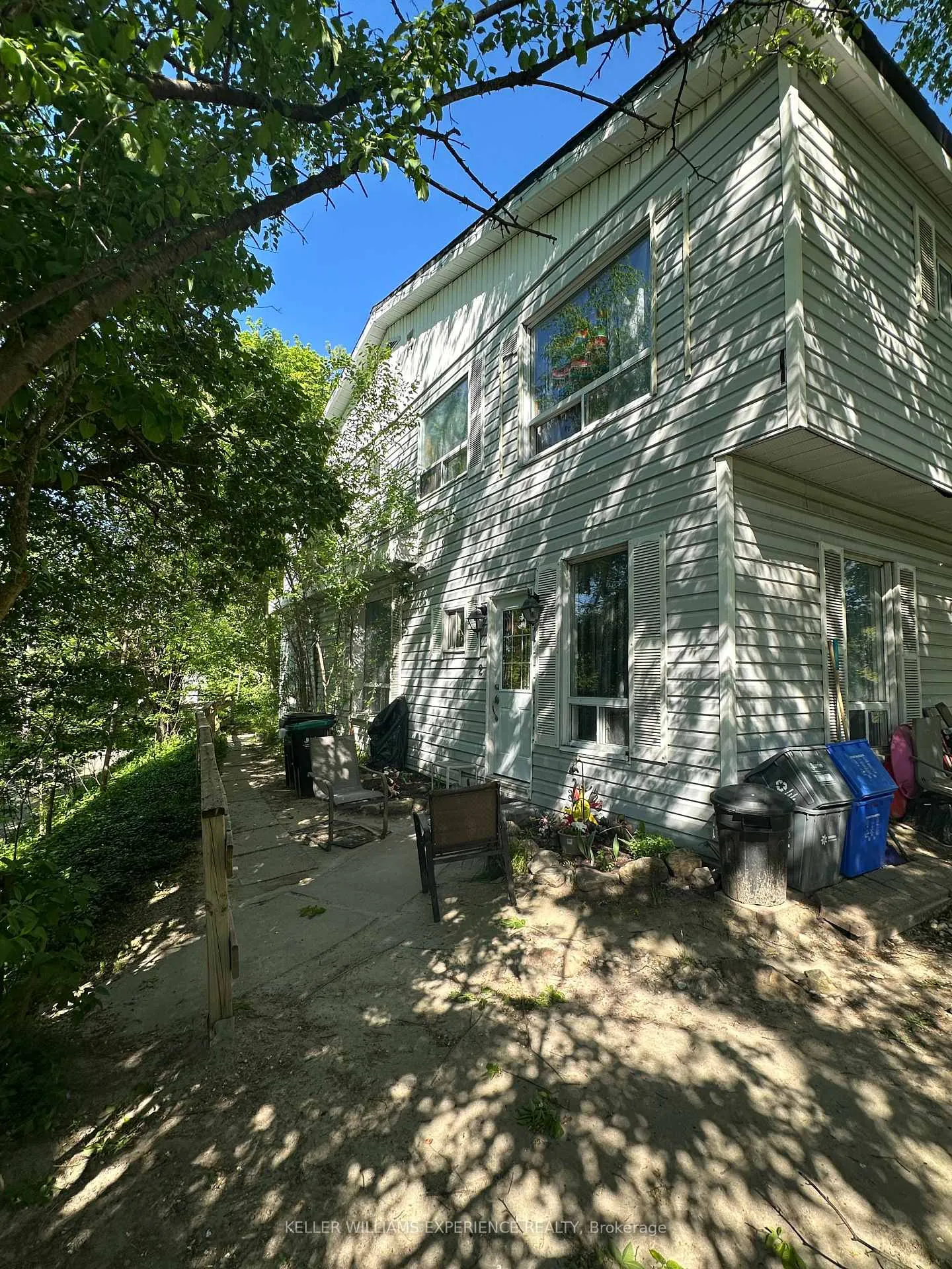Photo 10 of 116 Maple Avenue, Barrie, Queen's Park — HOMEH