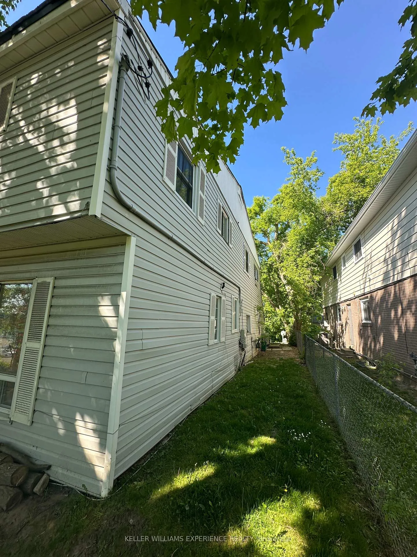 Photo 11 of 116 Maple Avenue, Barrie, Queen's Park — HOMEH