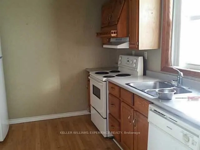 Photo 15 of 116 Maple Avenue, Barrie, Queen's Park — HOMEH