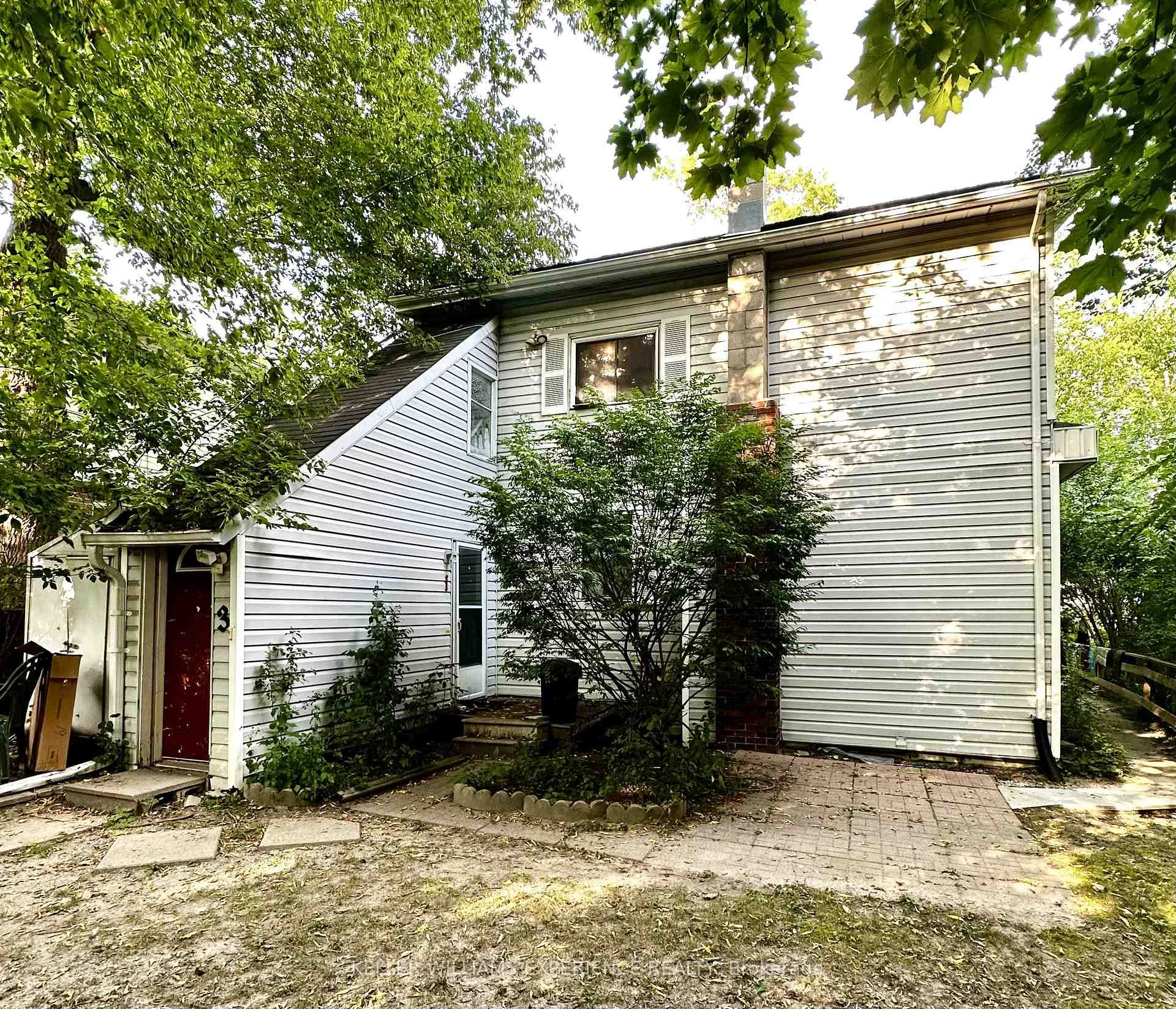 Photo 4 of 116 Maple Avenue, Barrie, Queen's Park — HOMEH