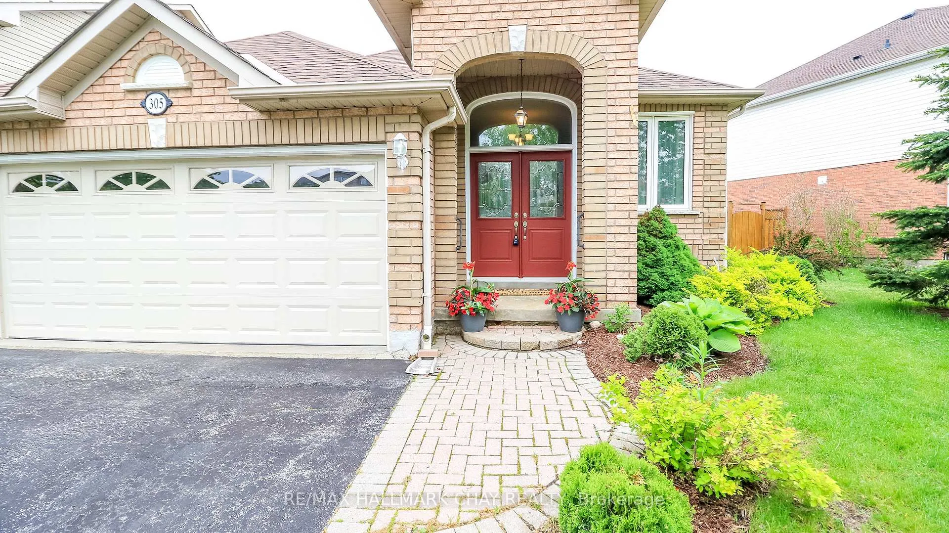 Photo 4 of 305 Stanley Street, Barrie, East Bayfield — HOMEH