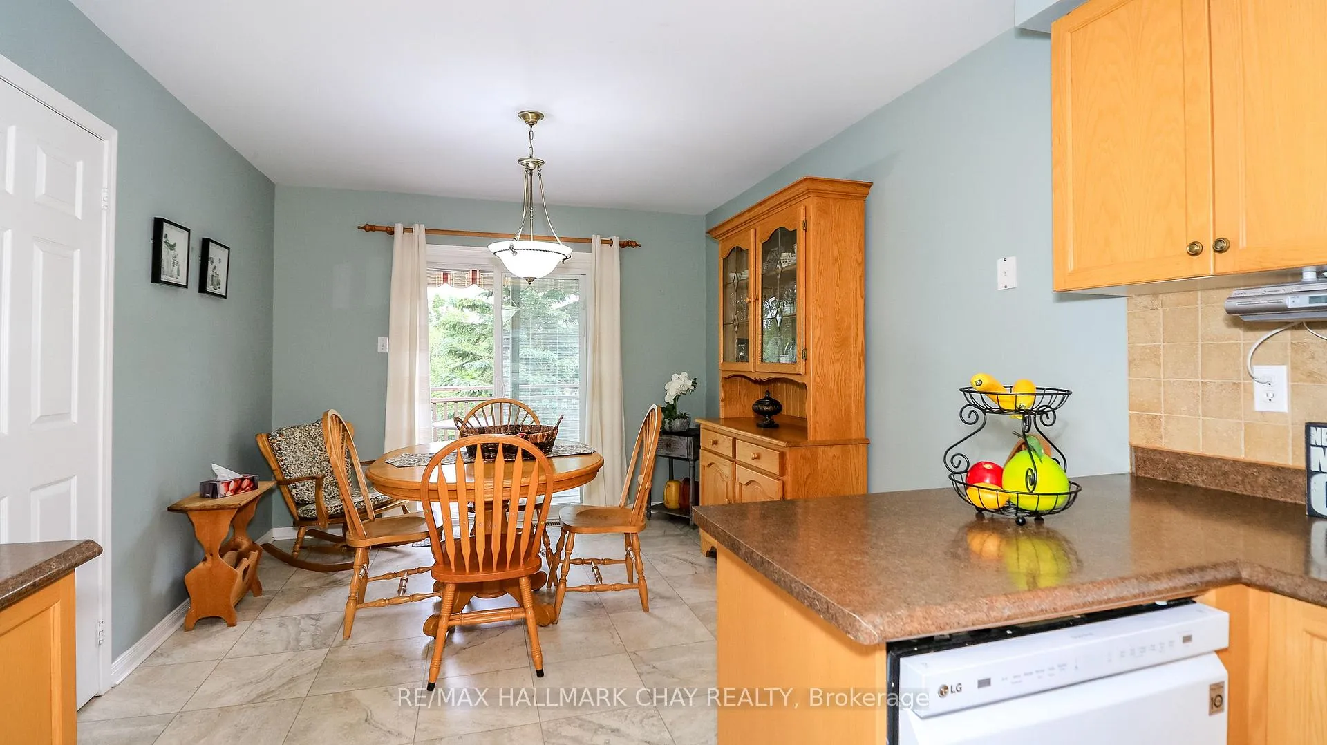 Photo 10 of 305 Stanley Street, Barrie, East Bayfield — HOMEH