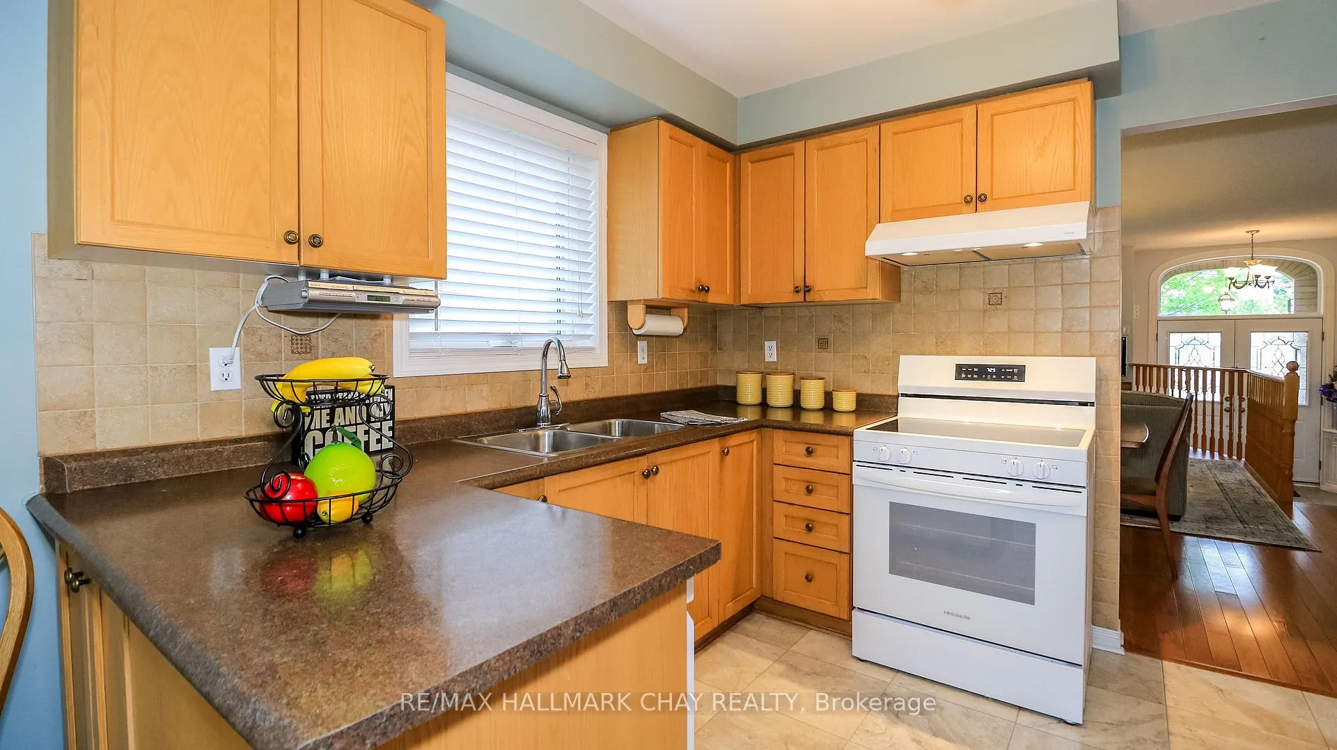 Photo 11 of 305 Stanley Street, Barrie, East Bayfield — HOMEH