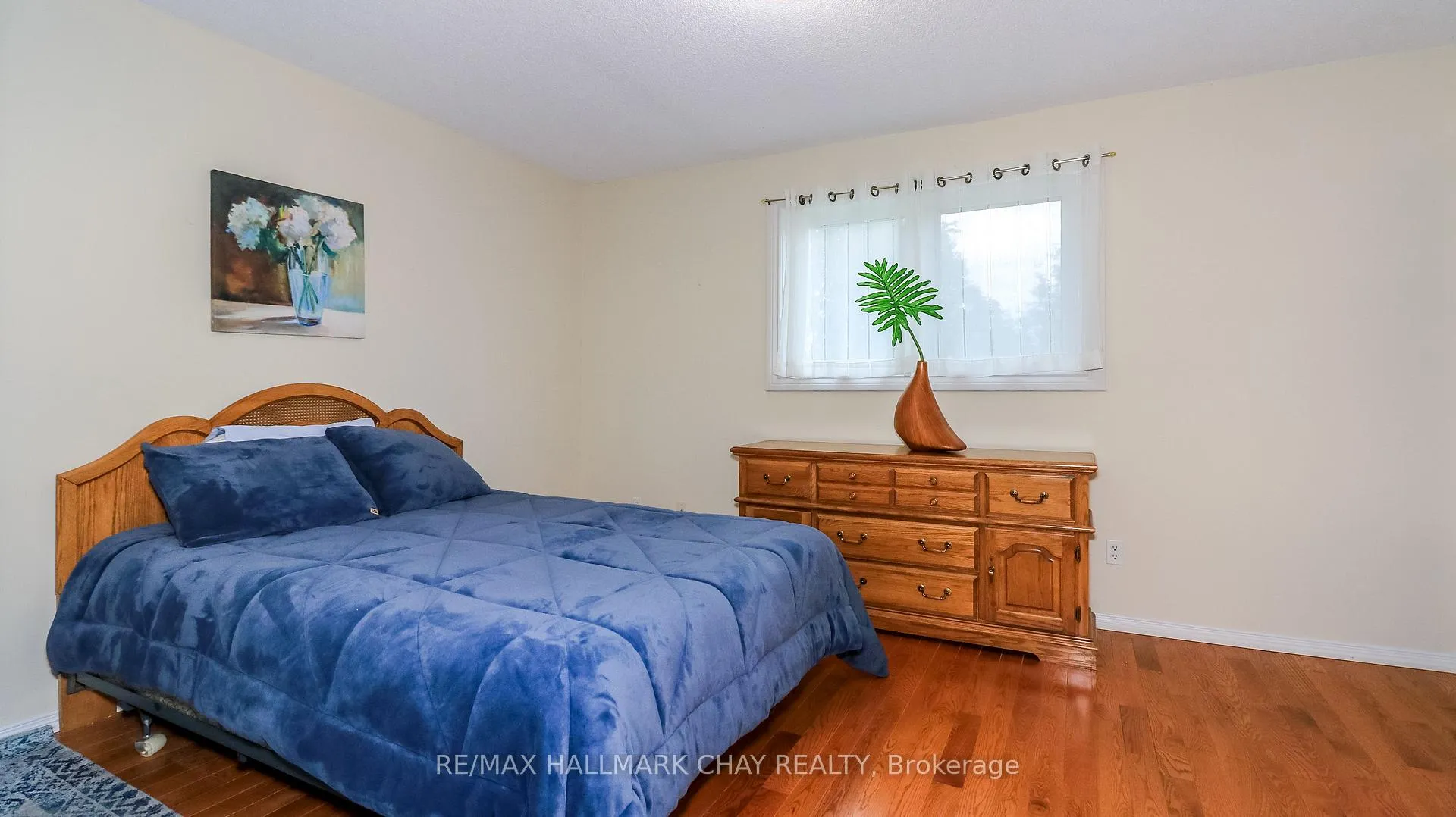 Photo 13 of 305 Stanley Street, Barrie, East Bayfield — HOMEH