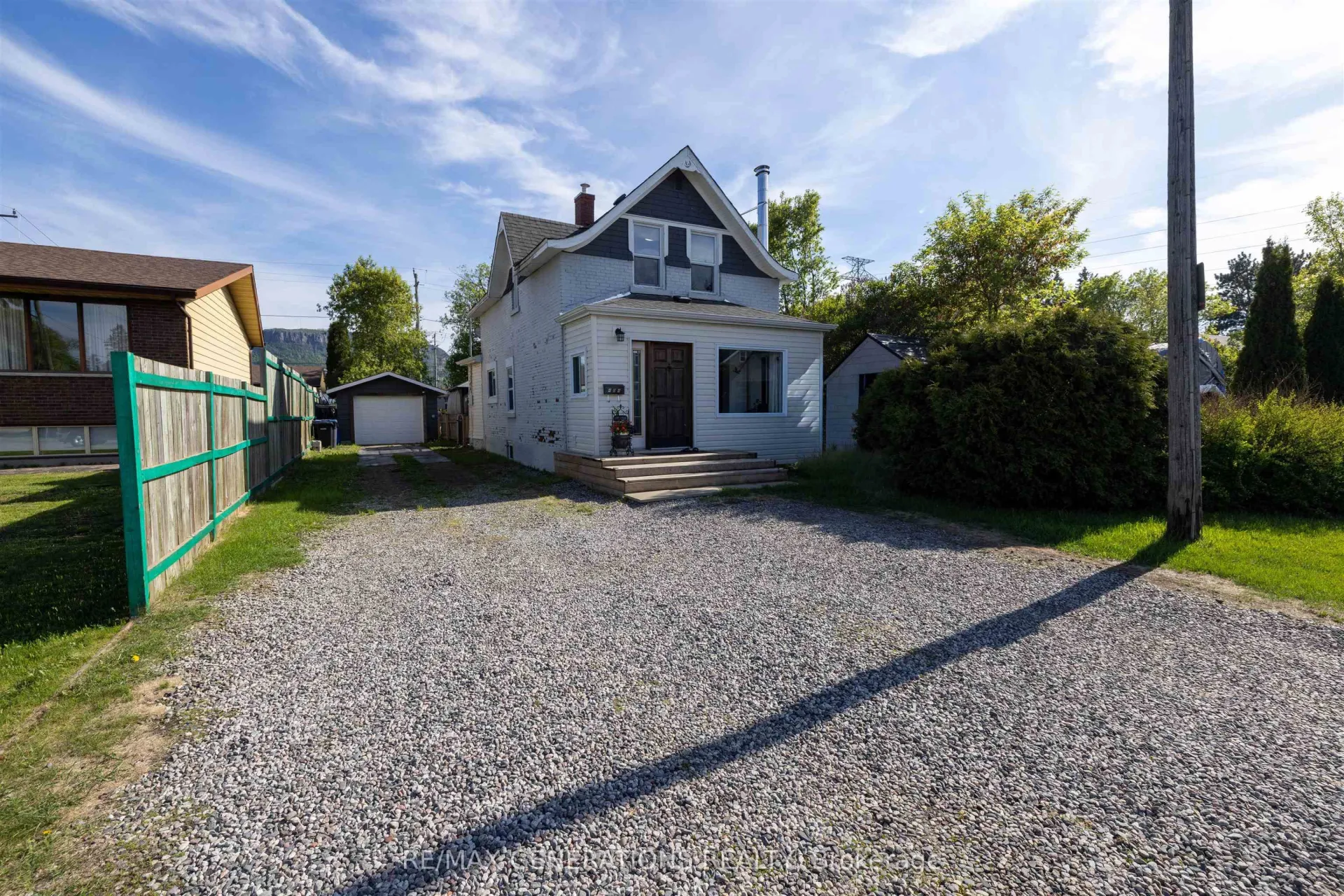 Photo 1 of 404 Amelia Street W, Thunder Bay, Westfort — HOMEH