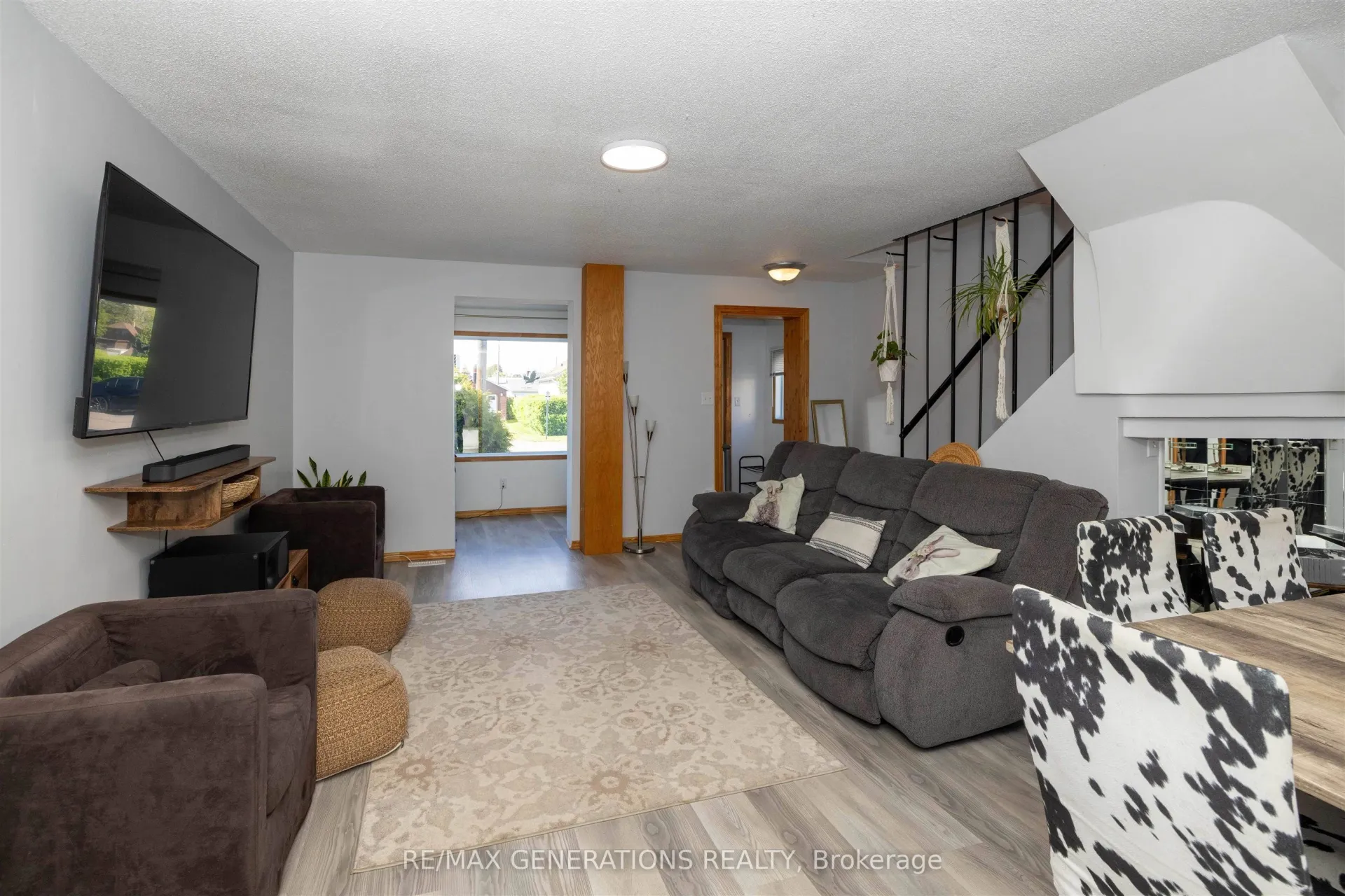 Photo 2 of 404 Amelia Street W, Thunder Bay, Westfort — HOMEH