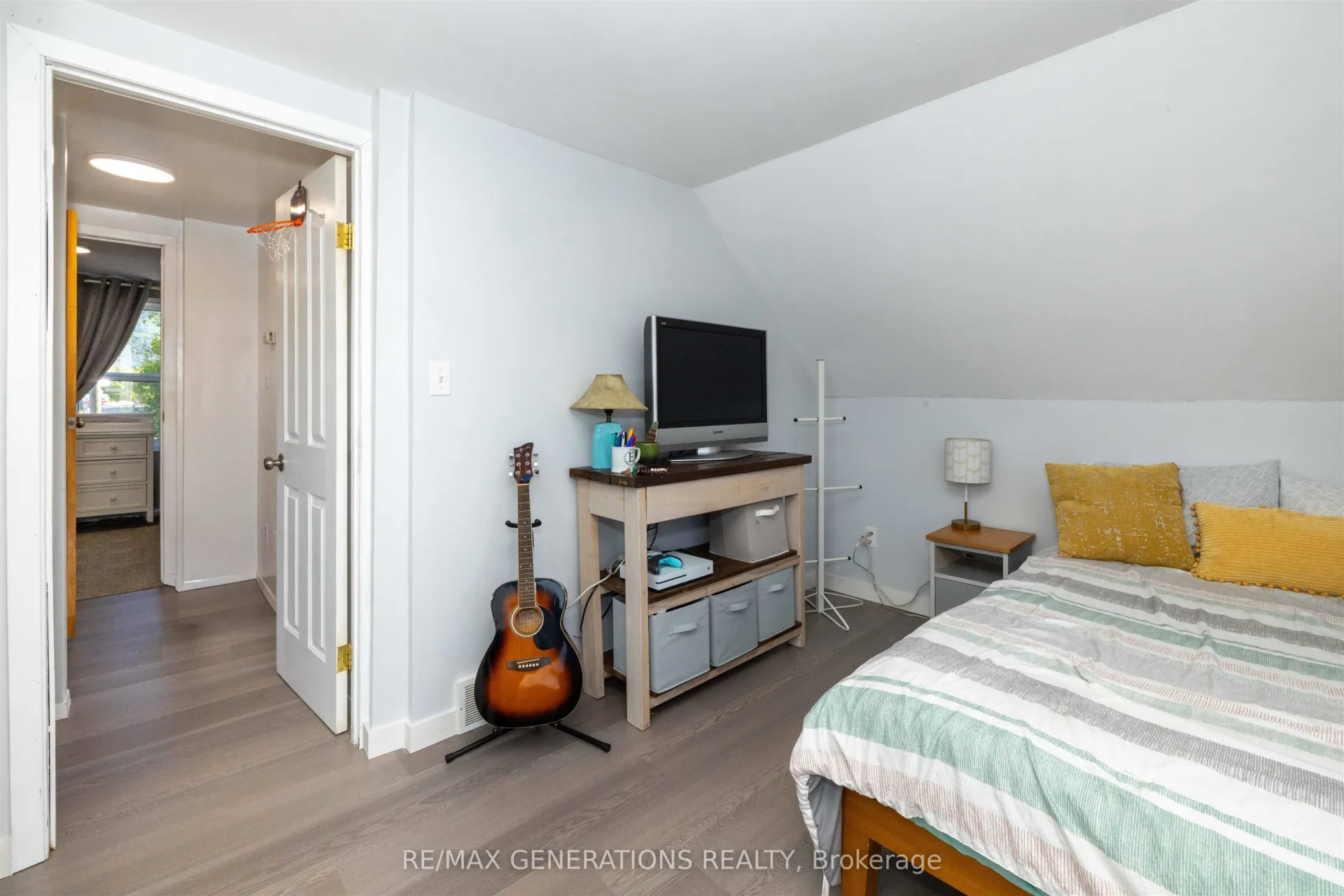 Photo 17 of 404 Amelia Street W, Thunder Bay, Westfort — HOMEH