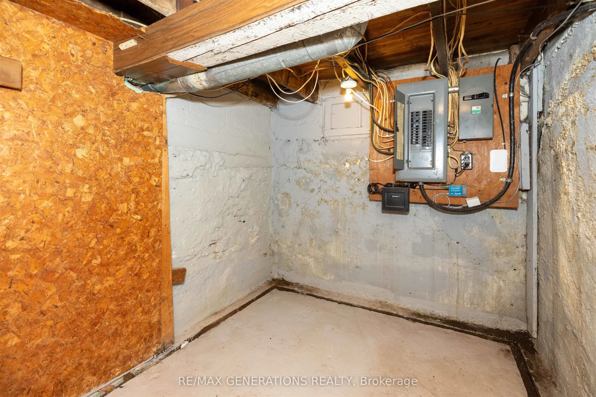 Photo 19 of 404 Amelia Street W, Thunder Bay, Westfort — HOMEH