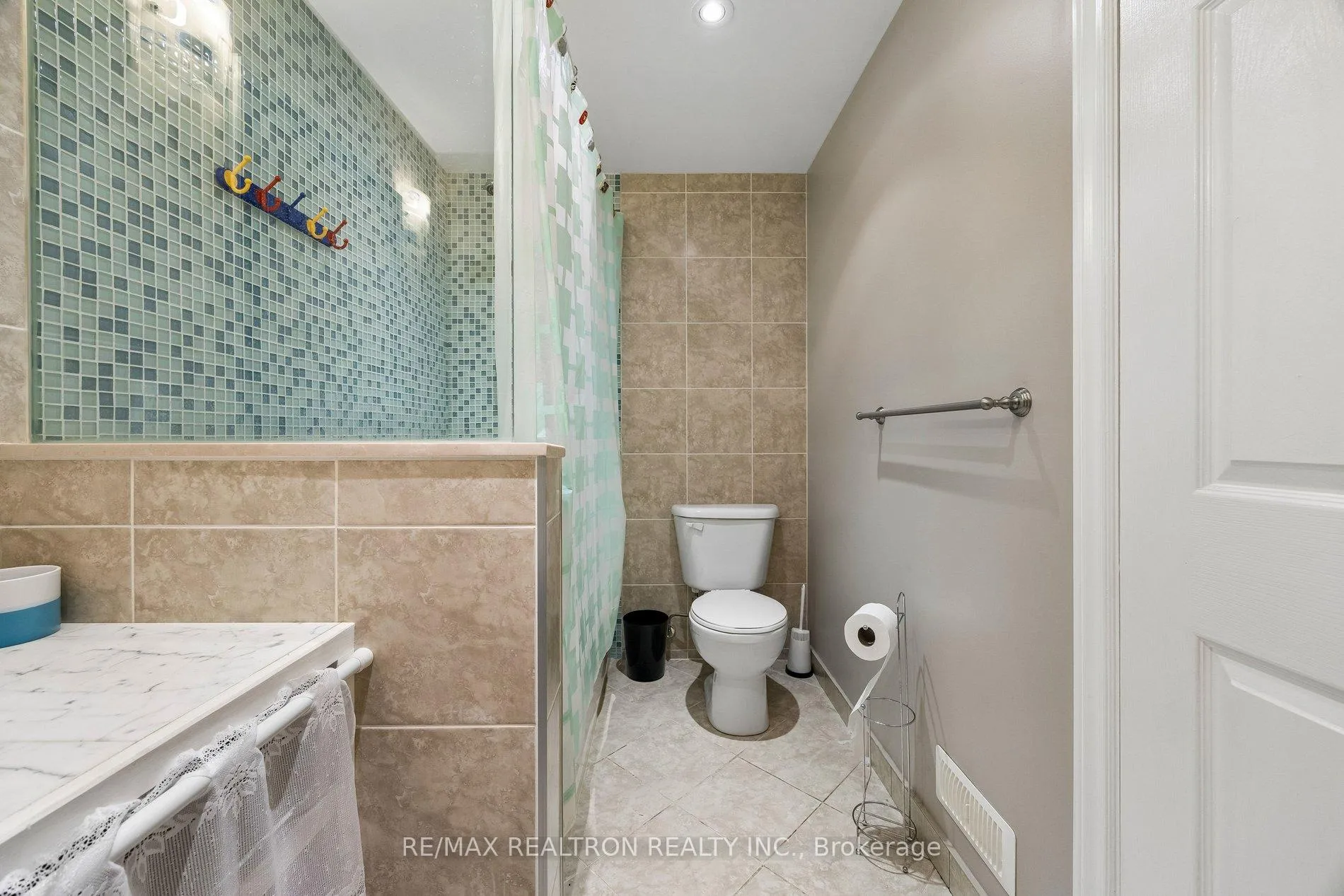 Photo 23 of 198 Swan Park Road, Markham, Greensborough — HOMEH