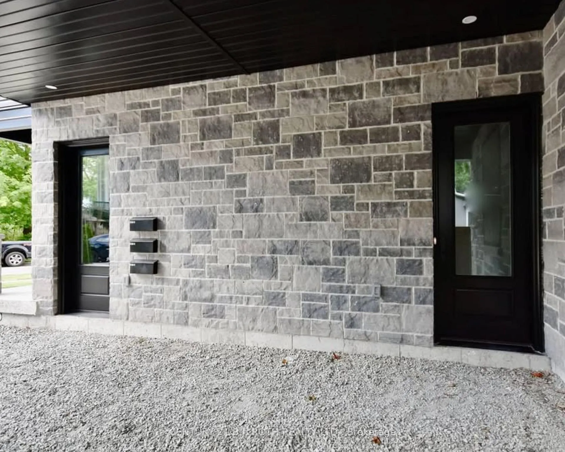 Photo 2 of 4 Centre Street, Barrie, Allandale — HOMEH