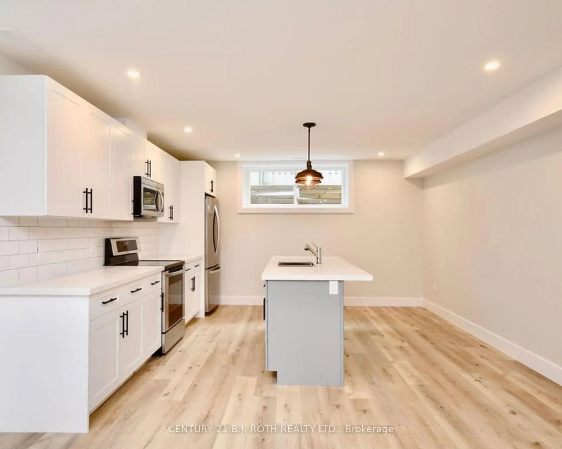 Photo 6 of 4 Centre Street, Barrie, Allandale — HOMEH