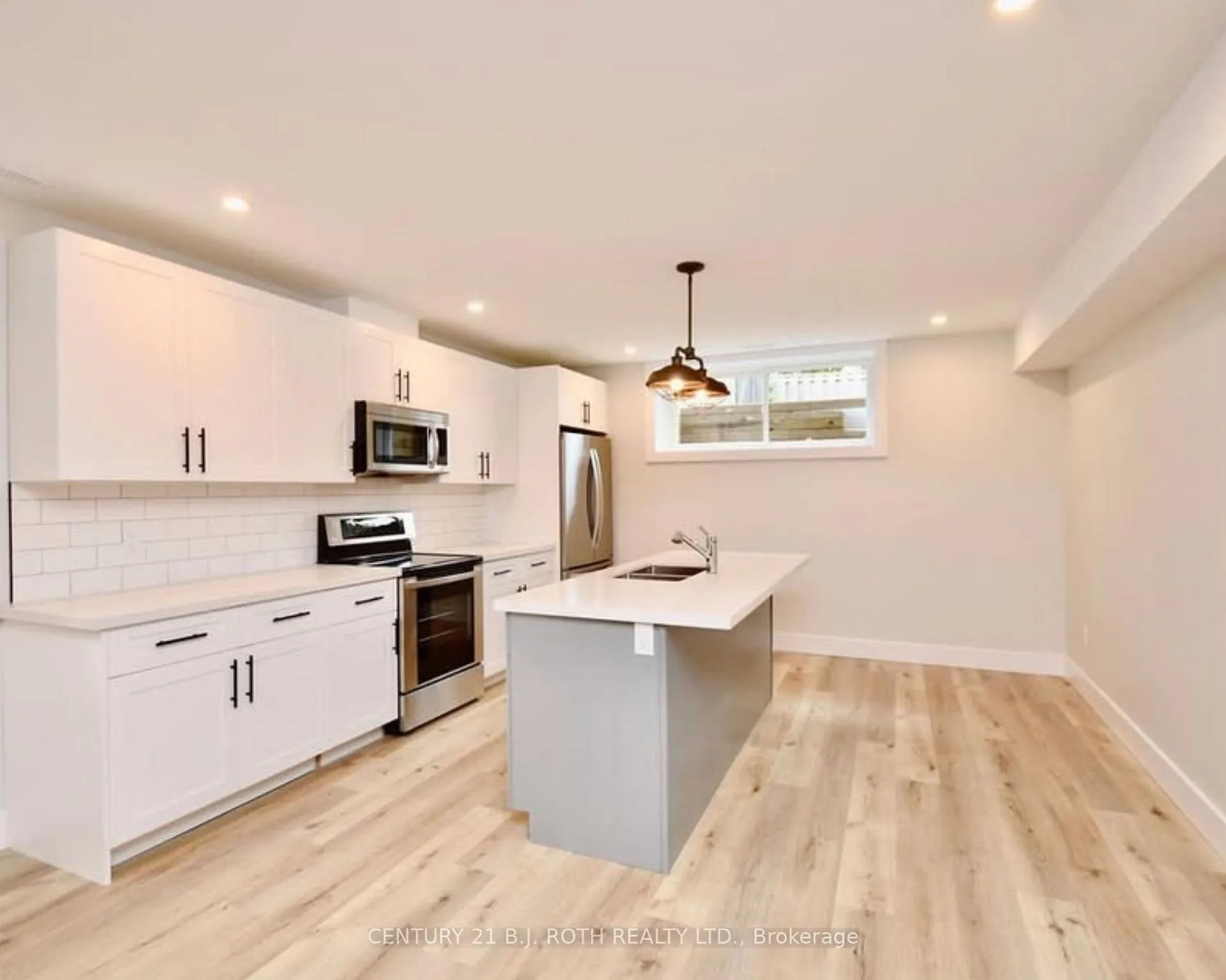 Photo 7 of 4 Centre Street, Barrie, Allandale — HOMEH