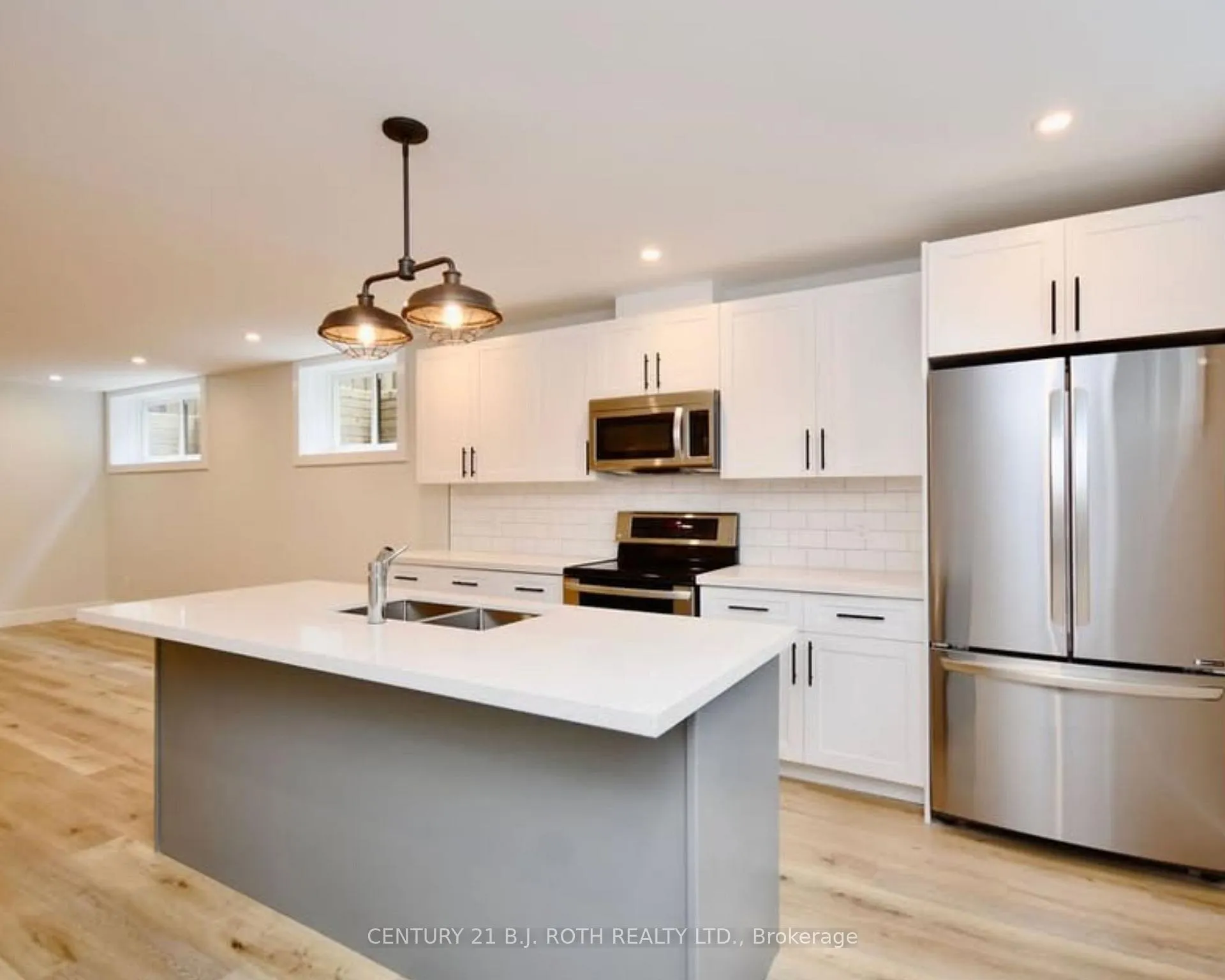 Photo 8 of 4 Centre Street, Barrie, Allandale — HOMEH