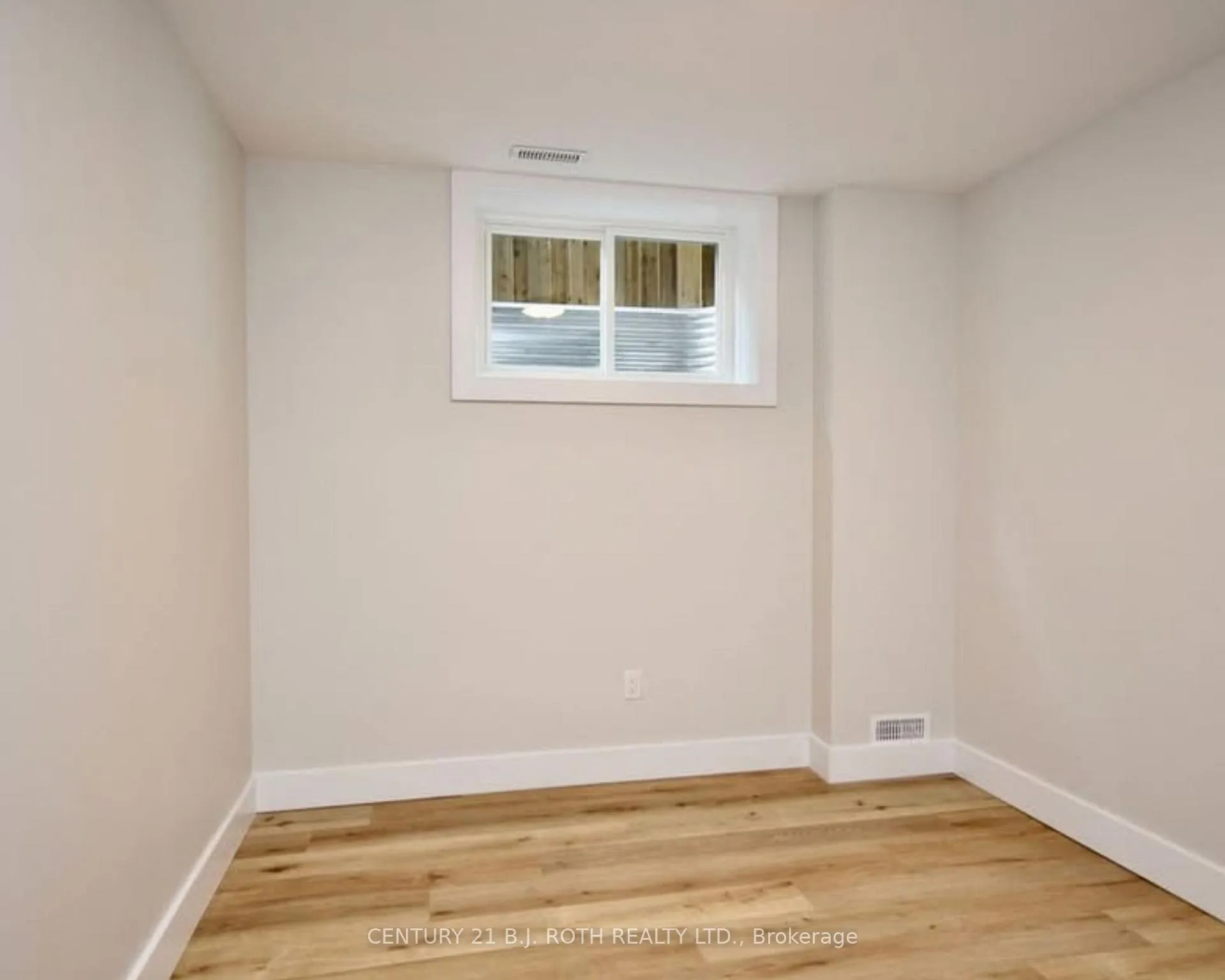 Photo 12 of 4 Centre Street, Barrie, Allandale — HOMEH