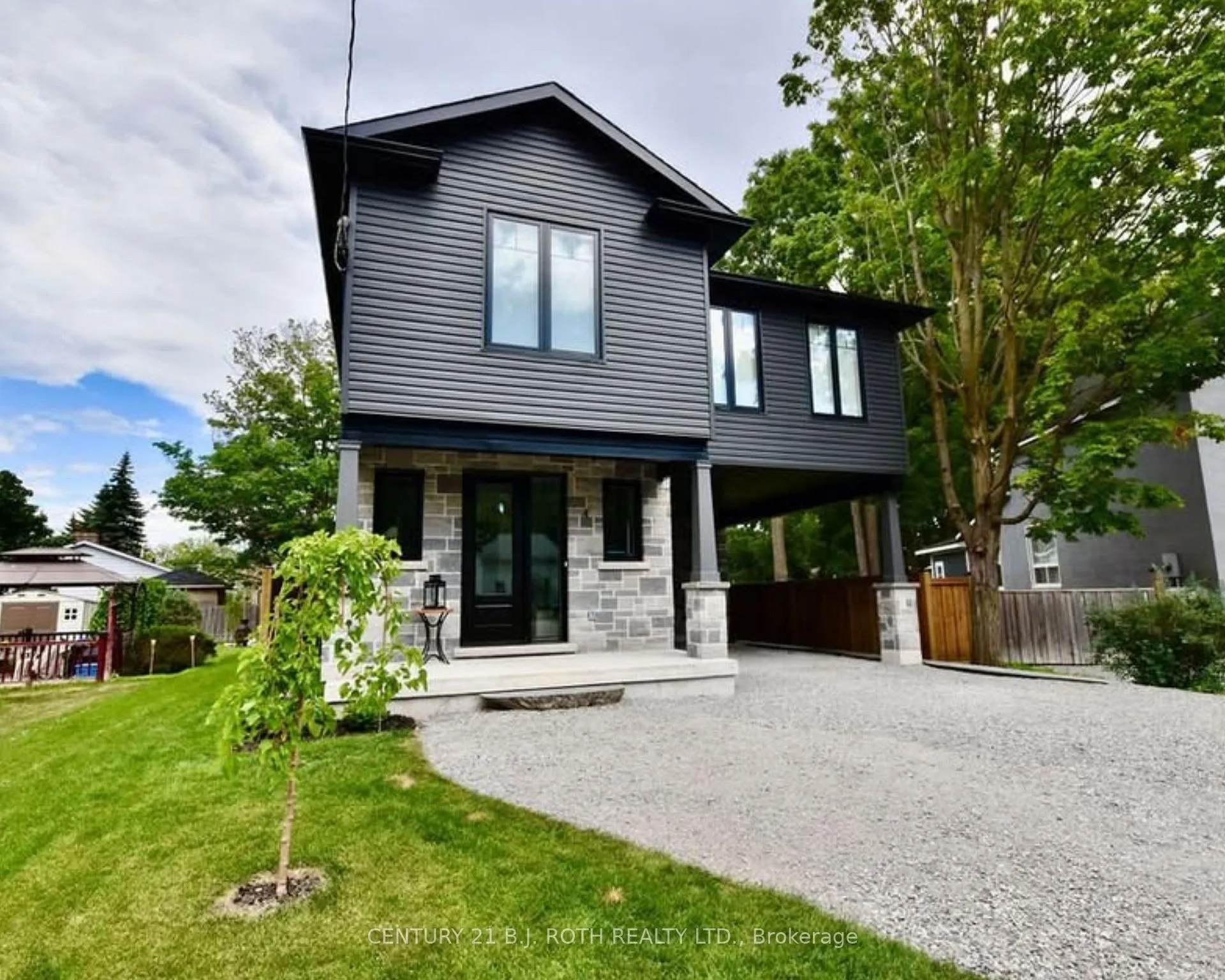Photo 17 of 4 Centre Street, Barrie, Allandale — HOMEH