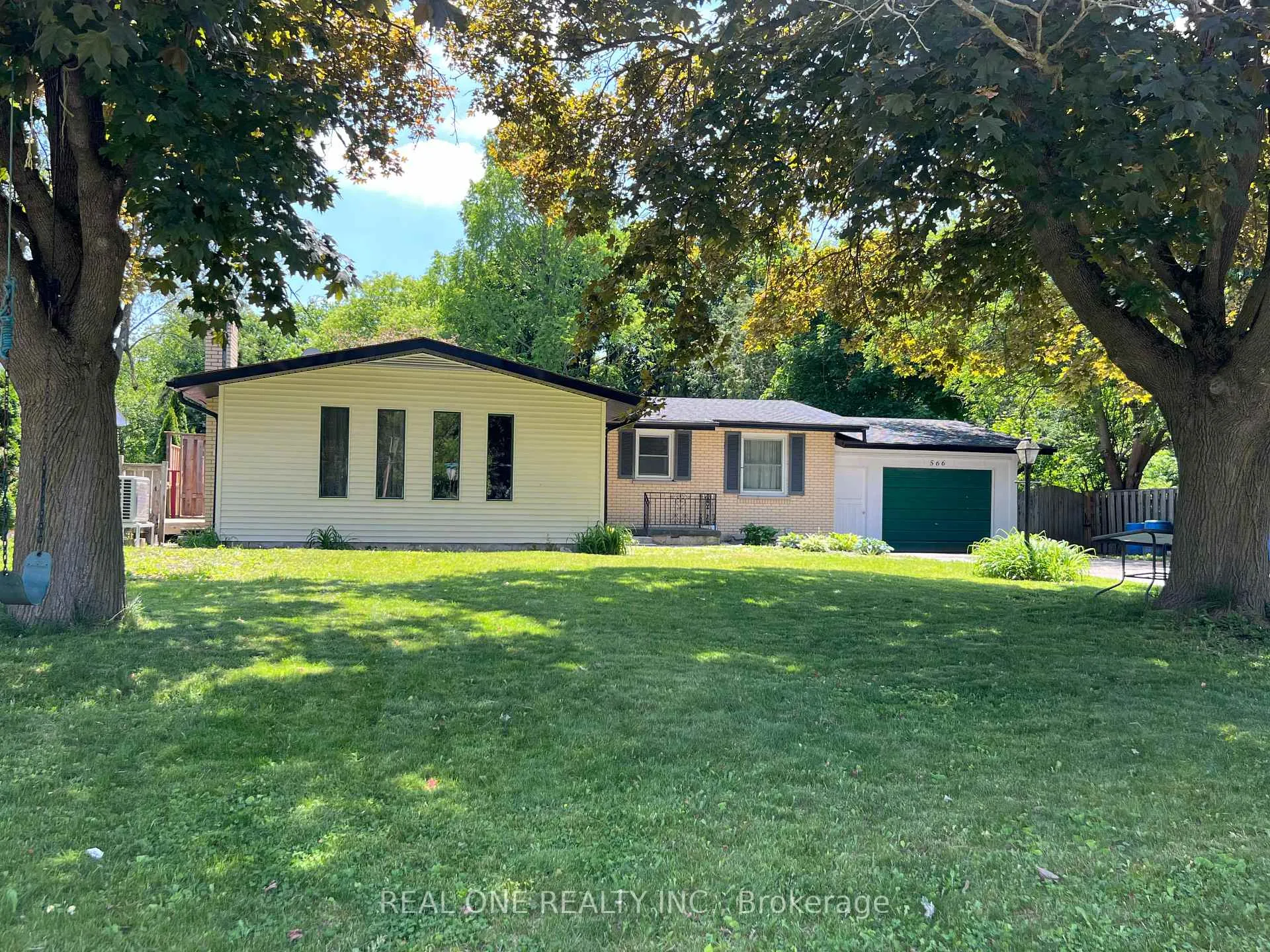 Photo 2 of 566 Middlewoods Drive, London, North J — HOMEH